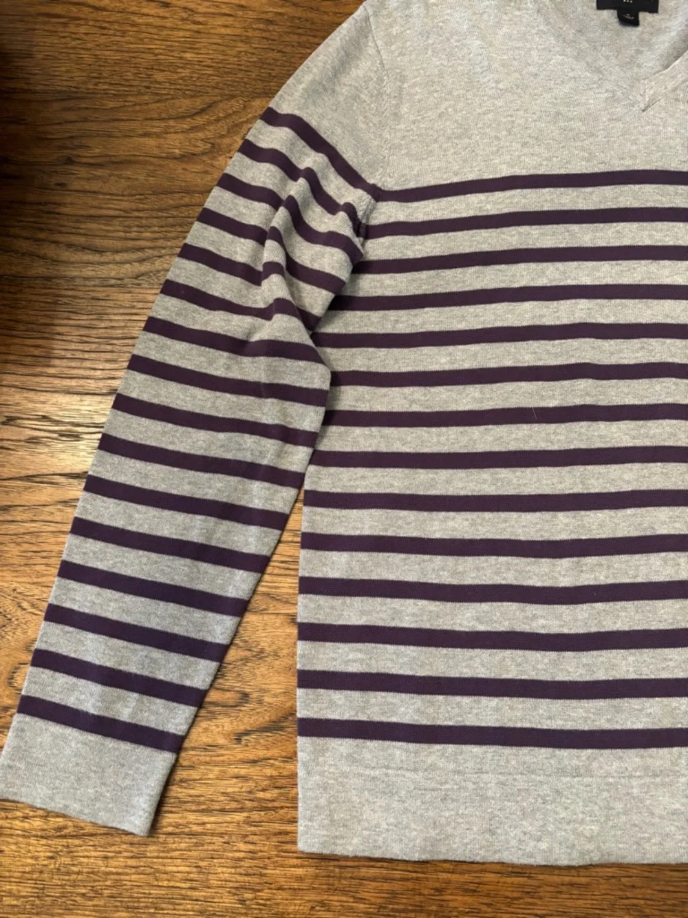 Banana Republic Men’s M Gray Purple Stripe Cotton V-Neck Sweater